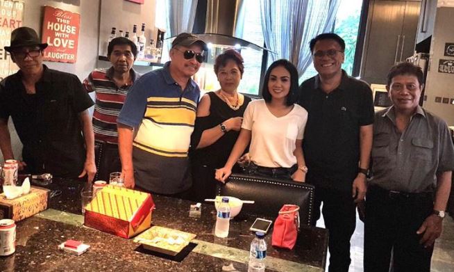 13 Tahun bercerai, ini 11 potret kompak Yuni Shara dan Henry Siahaan