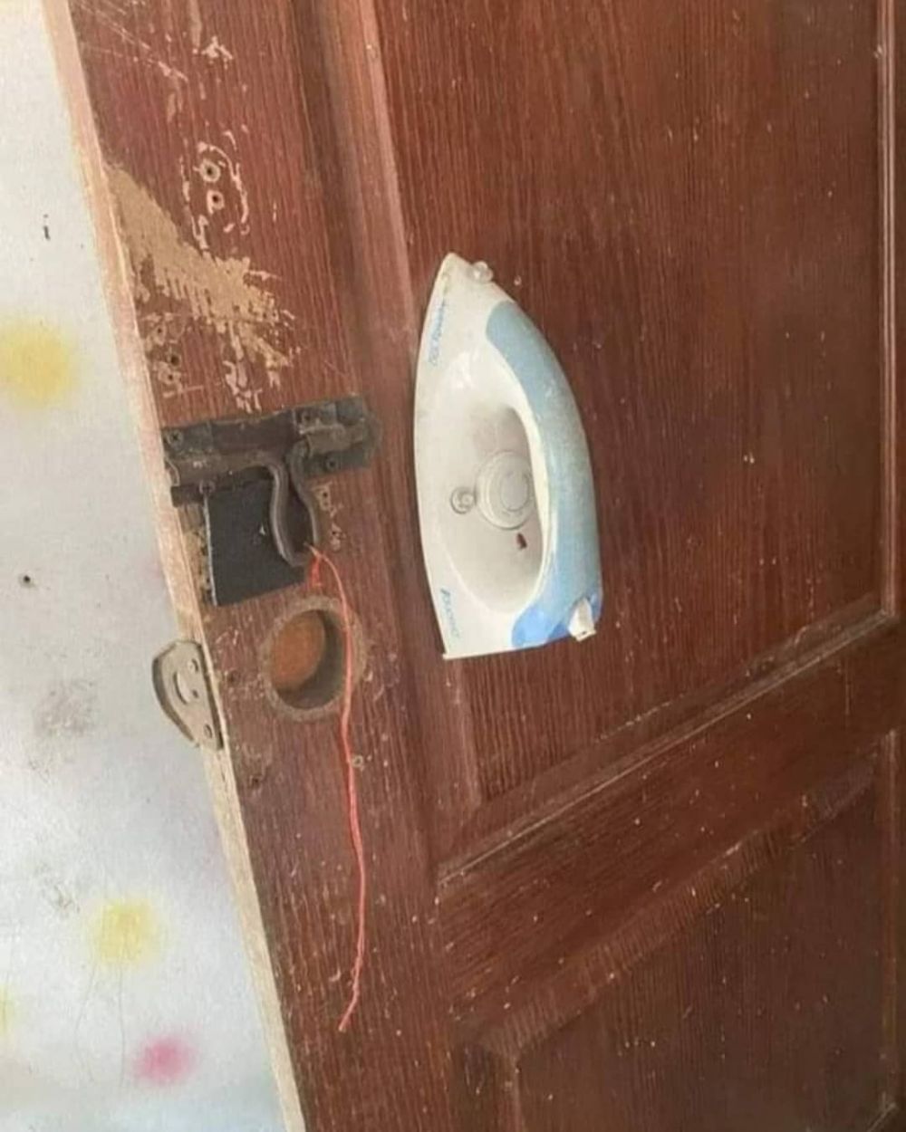 13 Cara nyeleneh bikin barang nyaman dipakai, idenya kocak banget