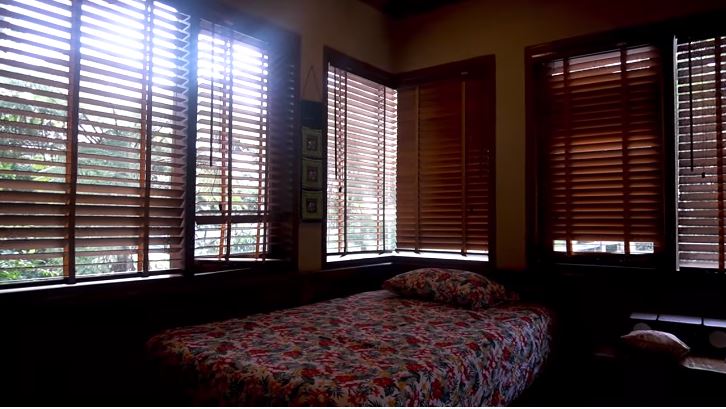 Miliki udara sejuk di kaki Gunung Salak, 11 potret vila Camelia Malik