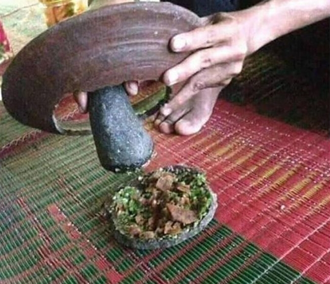 13 Momen lucu belajar masak ini nyelenehnya bikin tepuk jidat
