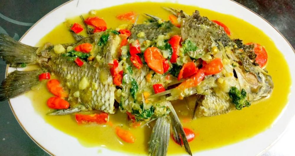 13 Resep ikan bumbu kuning santan, sedap dan gurih