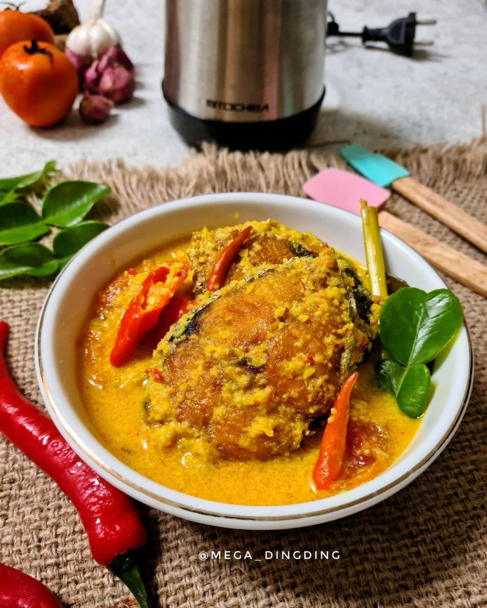 13 Resep ikan bumbu kuning santan, sedap dan gurih