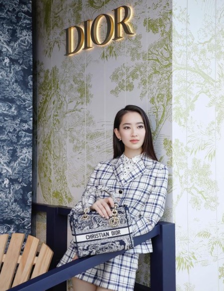 11 Pesona Ashley Lam, anak Dewi Kwan Im 'Kera Sakti' yang jadi artis