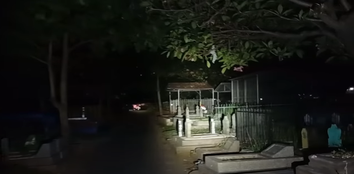 Viral kampung berdampingan dengan kompleks makam, ini 9 potretnya