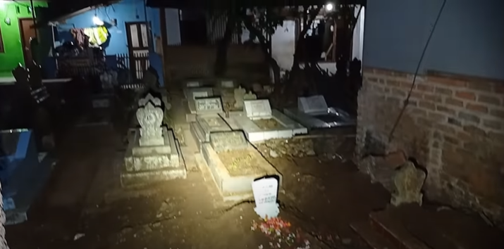 Viral kampung berdampingan dengan kompleks makam, ini 9 potretnya