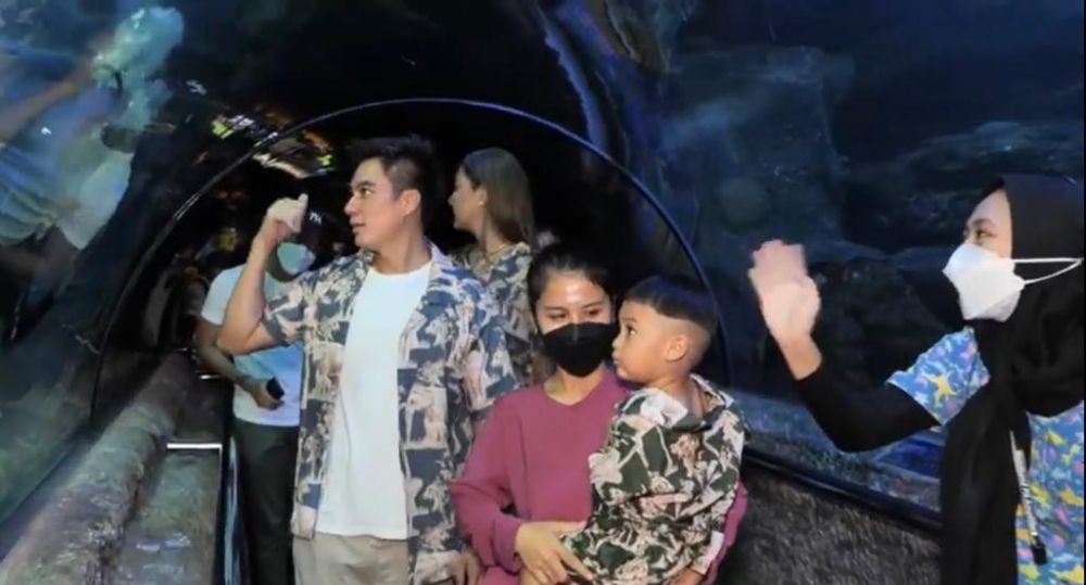 15 Momen Baim Wong rayakan ulang tahun Kiano, sewa akuarium bawah laut