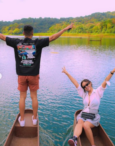 Tak banyak yang tahu, 11 potret kebersamaan Fadly Faisal dan kekasih