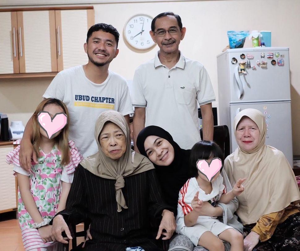 9 Potret kenangan Dian Ayu dan ibunda, dampingi hingga tutup usia