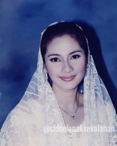 Nostalgia Si Doel Anak Sekolahan, ini 11 potret lawas Maudy Koesnaedi