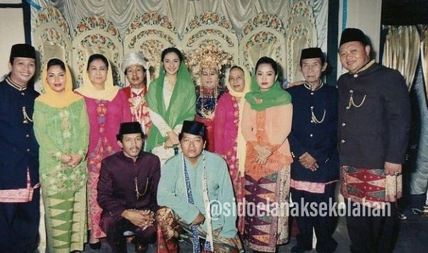 Nostalgia Si Doel Anak Sekolahan, ini 11 potret lawas Maudy Koesnaedi