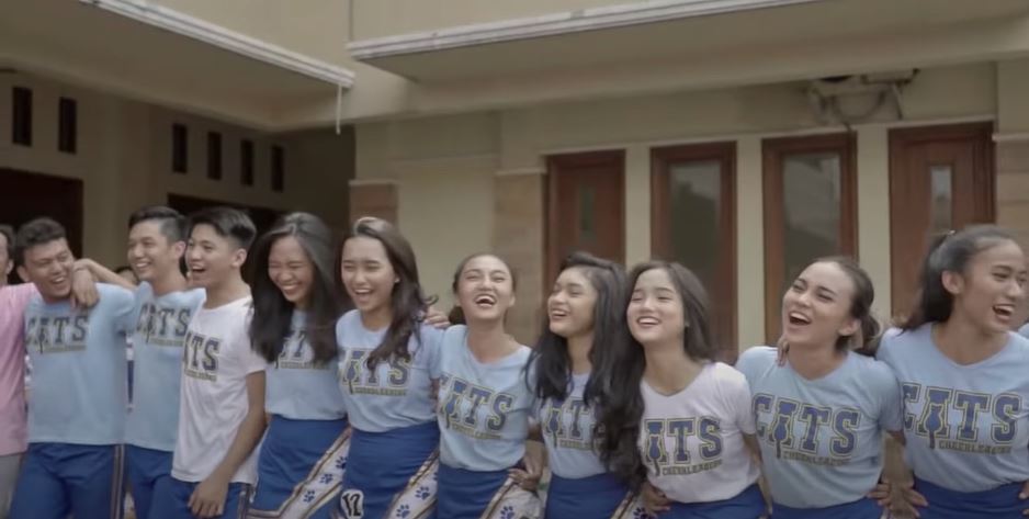 11 Potret Fuji bareng tim cheerleader, pernah muncul di sinetron