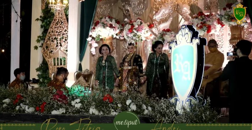 11 Momen pernikahan Roro Fitria, usung adat Jawa dan Betawi