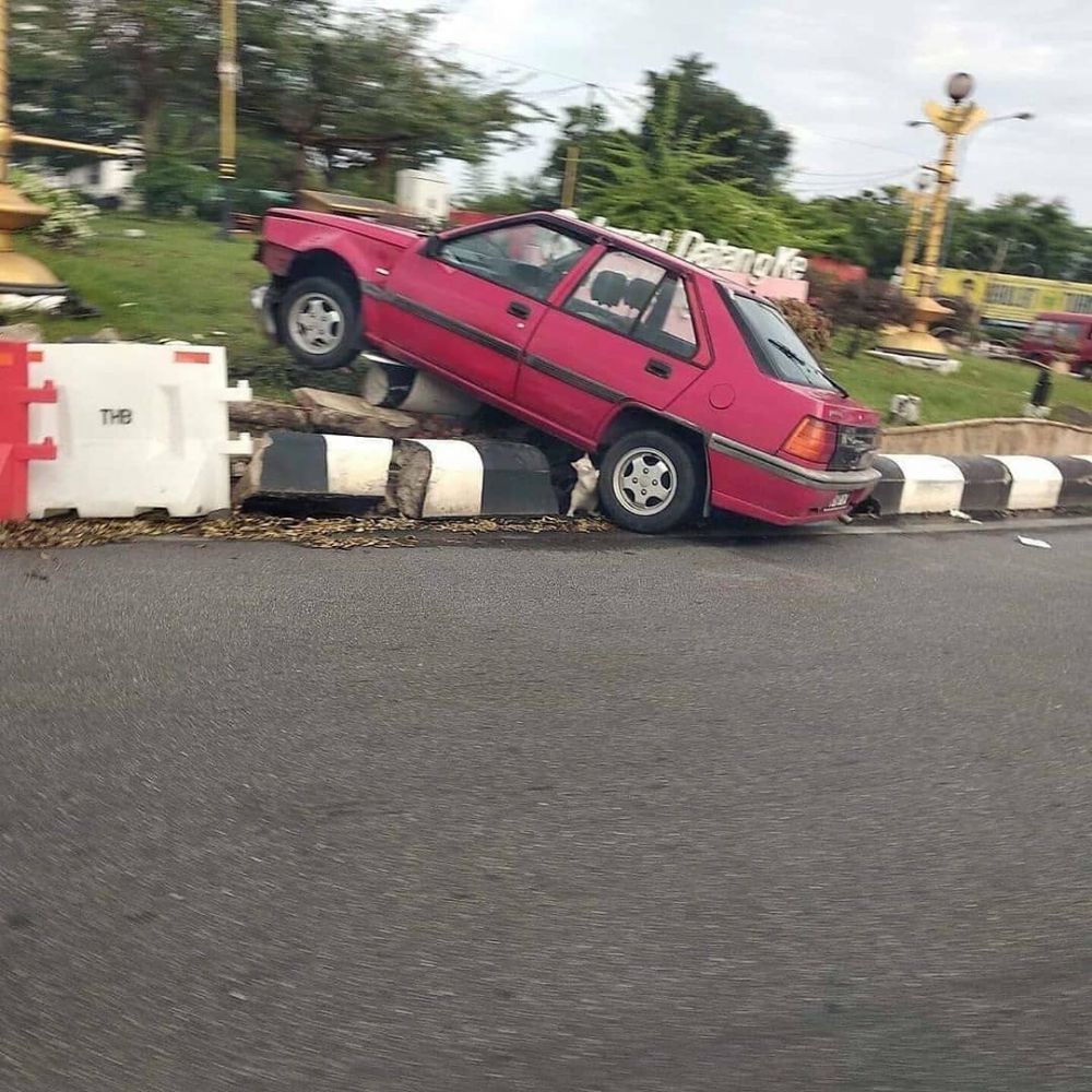 13 Potret lucu kendaraan salah jalur ini bikin heran lihatnya