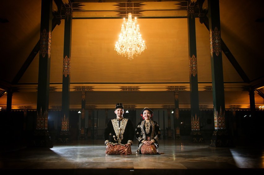 9 Potret prewedding Roro Fitria di Jogja, anggun kenakan 3 kebaya