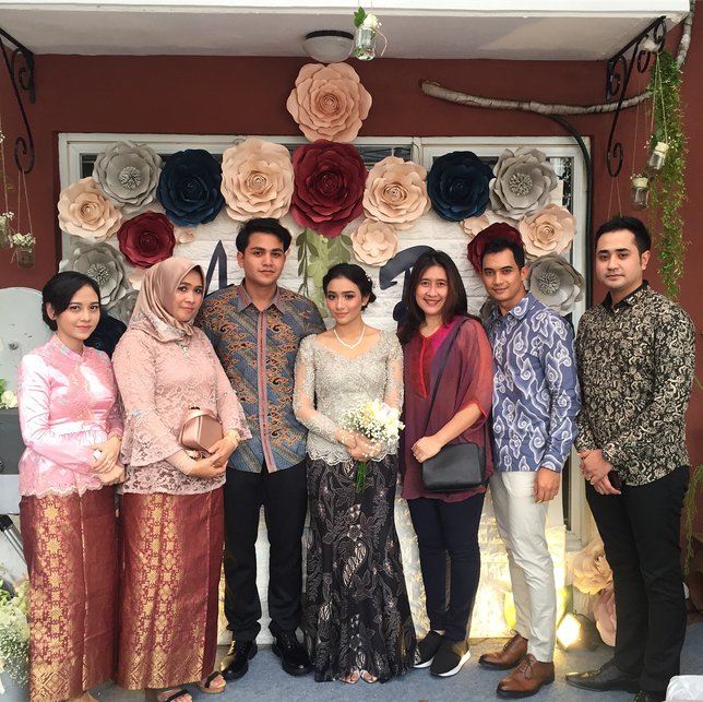 Momen lamaran 7 aktor FTV, calon istri Adi Sastro jadi sorotan