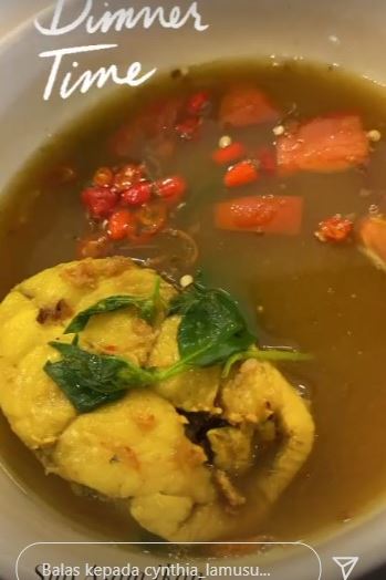 10 Menu diet berbahan ikan ala Cynthia Lamusu, serba masak sendiri