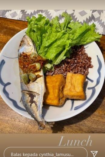 10 Menu diet berbahan ikan ala Cynthia Lamusu, serba masak sendiri
