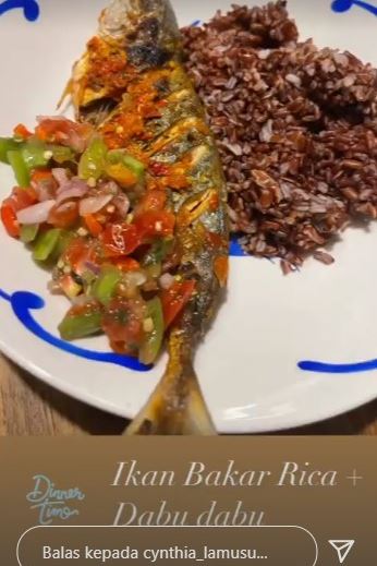 10 Menu diet berbahan ikan ala Cynthia Lamusu, serba masak sendiri