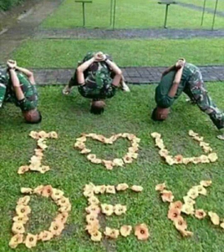 11 Cara nyeleneh orang ungkapkan cinta ini idenya ada-ada saja