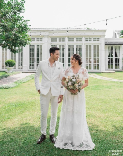 Rayakan ultah pernikahan, 9 seleb ini pilih jadi pengantin lagi