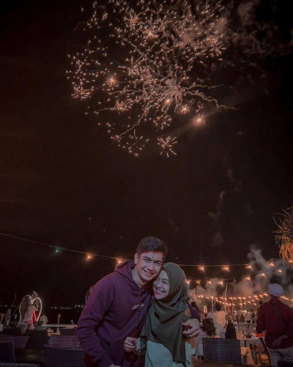 Momen 11 seleb rayakan tahun baru perdana sebagai pasangan suami istri