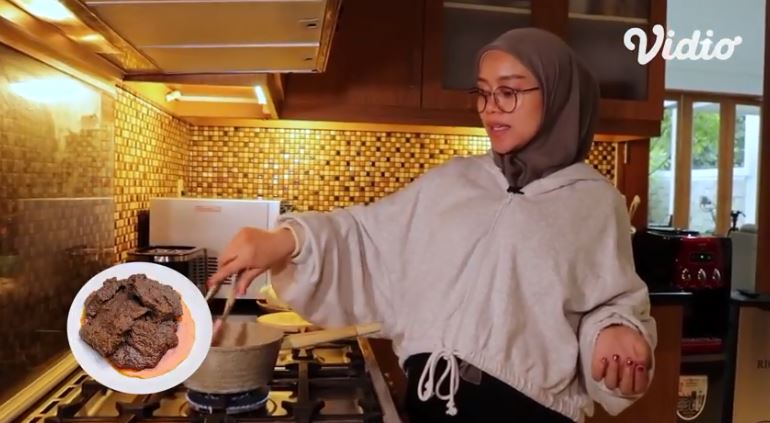 10 Makanan dan minuman sehat ini dikonsumsi Lesty Kejora saat hamil