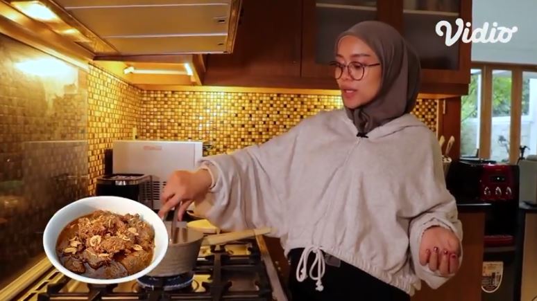 10 Makanan dan minuman sehat ini dikonsumsi Lesty Kejora saat hamil