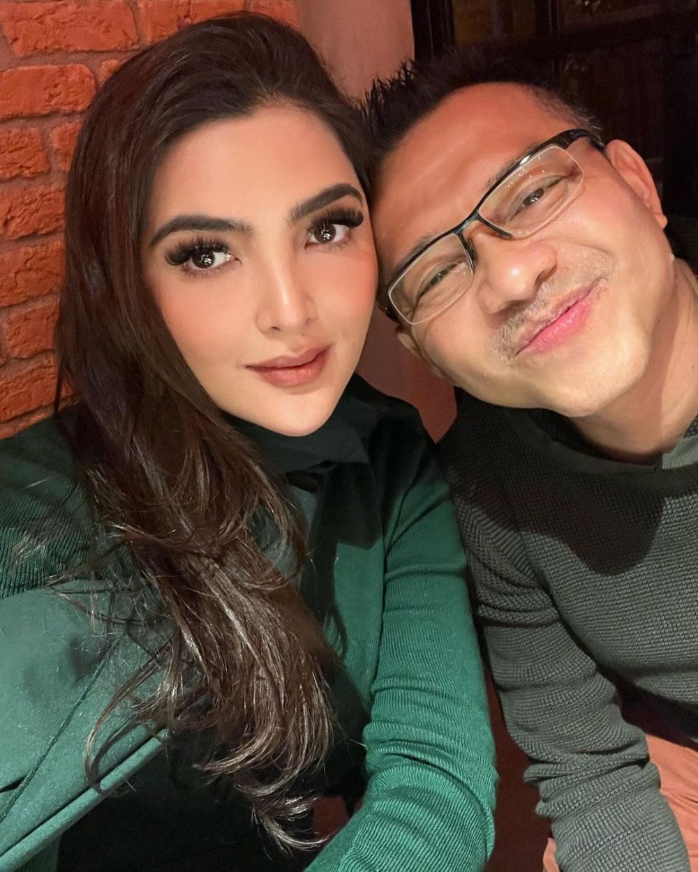 Momen 11 seleb rayakan tahun baru di luar negeri, nikmati musim dingin