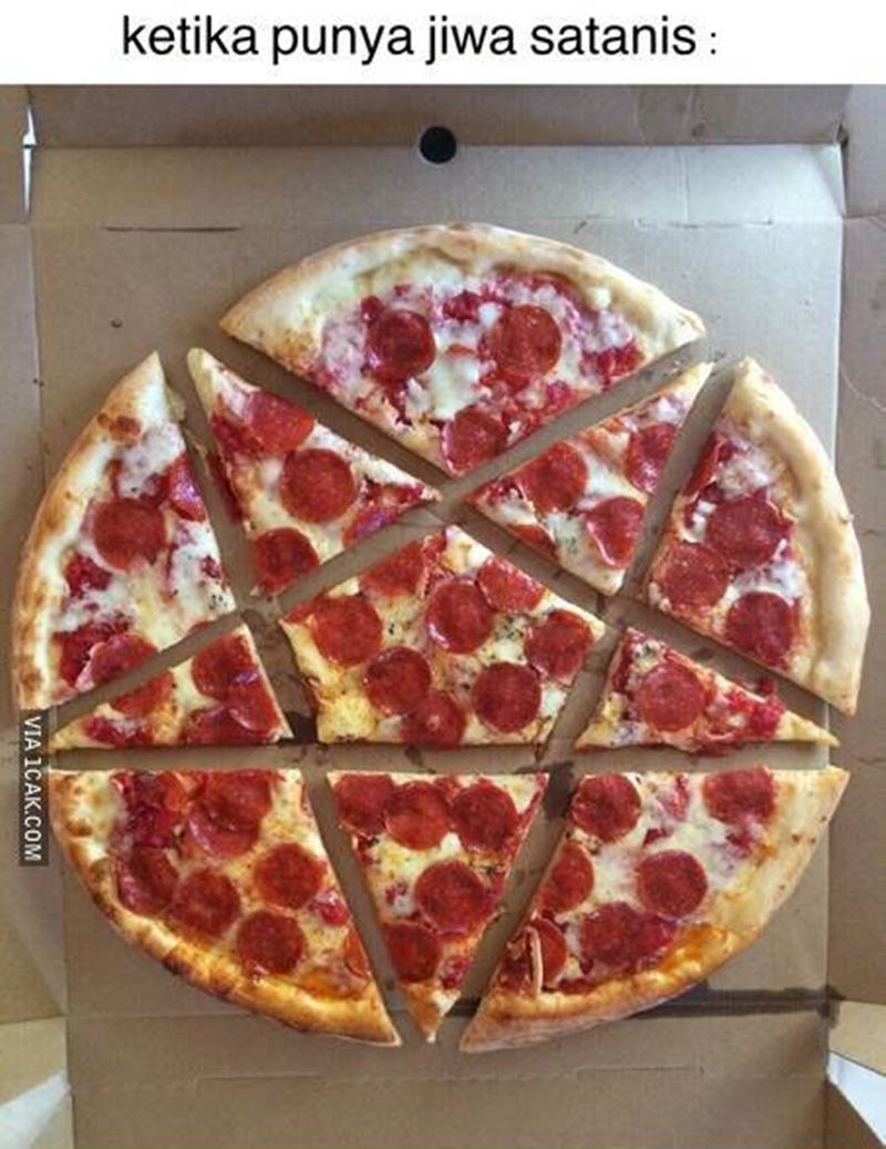 17 Cara antimainstream makan pizza ini bikin cekikikan