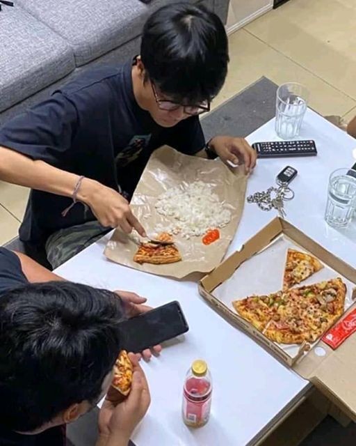 17 Cara antimainstream makan pizza ini bikin cekikikan