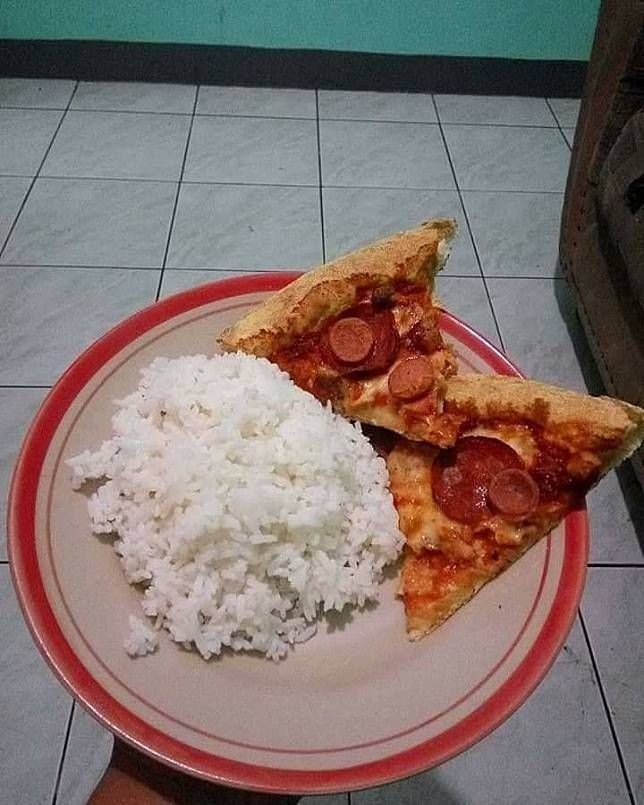 17 Cara antimainstream makan pizza ini bikin cekikikan