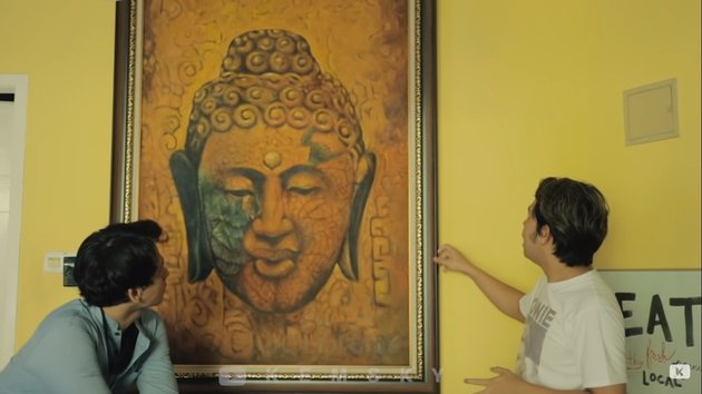 9 Potret rumah Cakra Khan, banyak koleksi benda seni