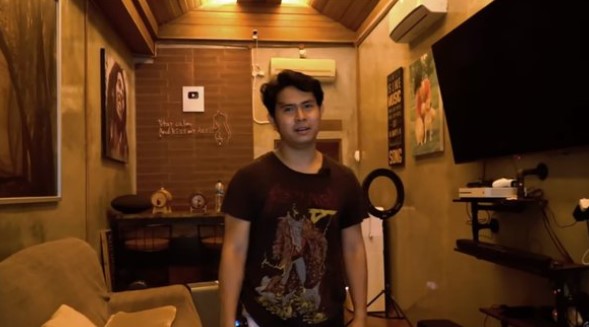 9 Potret rumah Cakra Khan, banyak koleksi benda seni