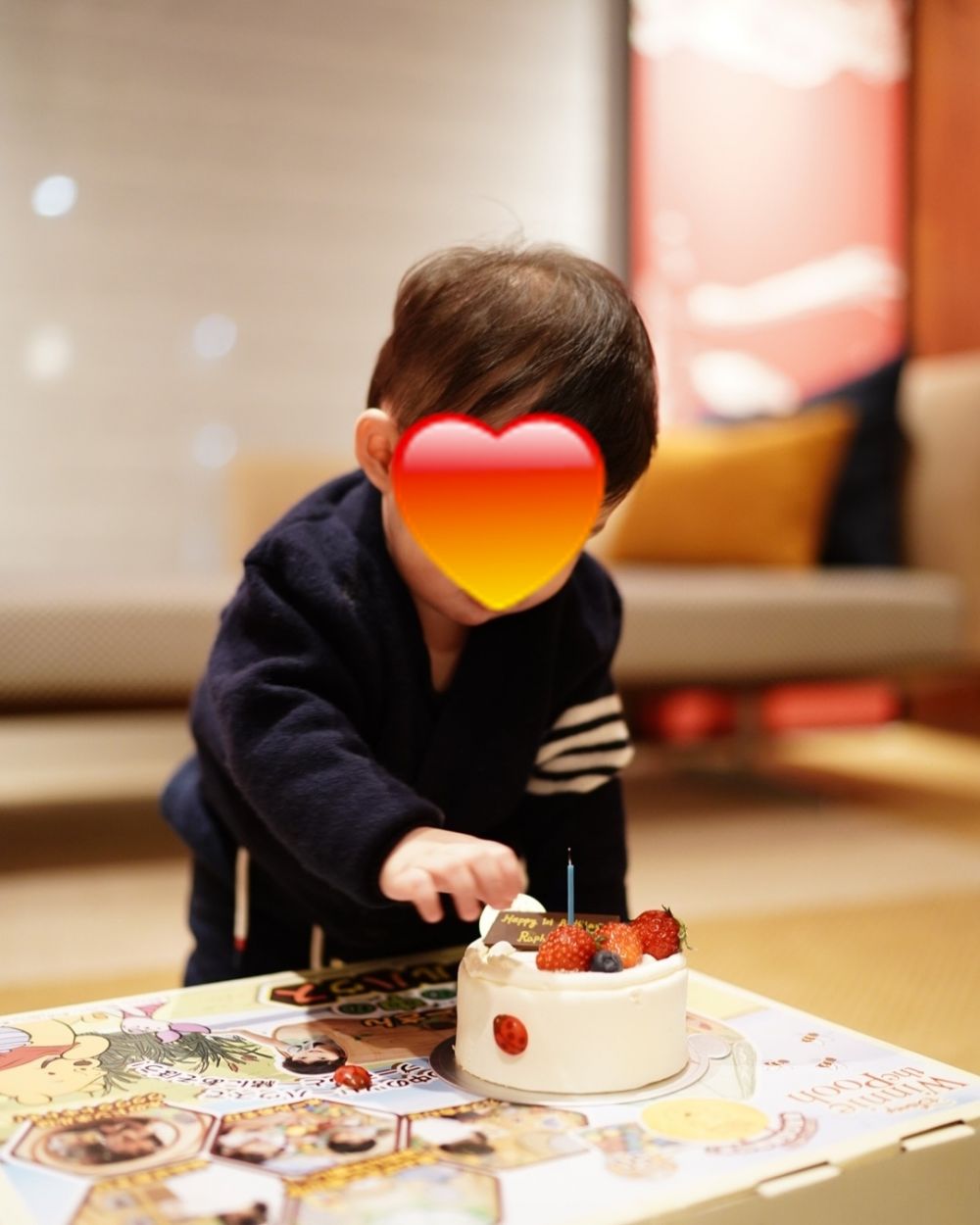 7 Potret kue ultah dua anak Sandra Dewi ini bikin nggak tega makan