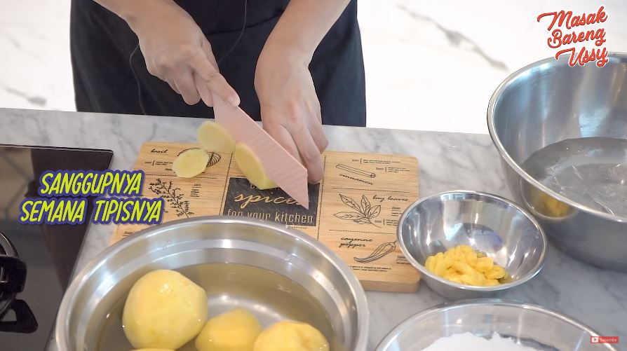 9 Cara Ussy Sulistyawati bikin keripik kentang crispy tanpa pengawet