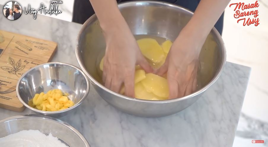 9 Cara Ussy Sulistyawati bikin keripik kentang crispy tanpa pengawet