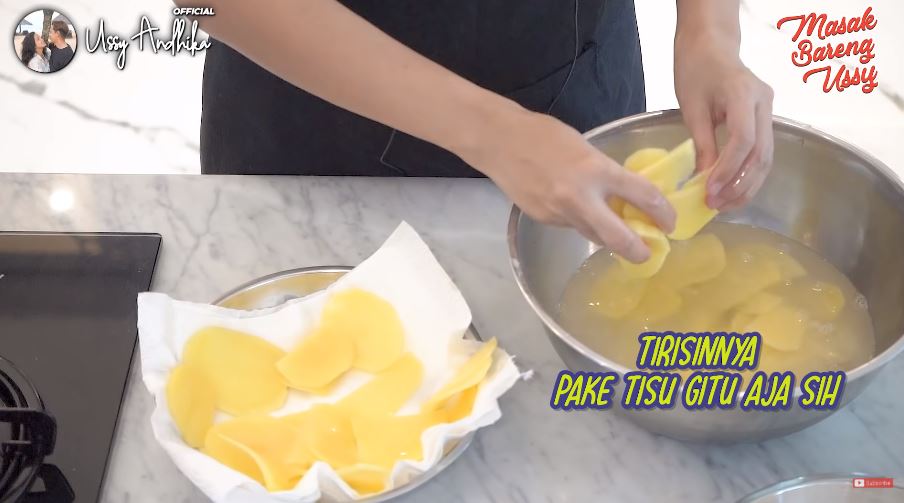 9 Cara Ussy Sulistyawati bikin keripik kentang crispy tanpa pengawet