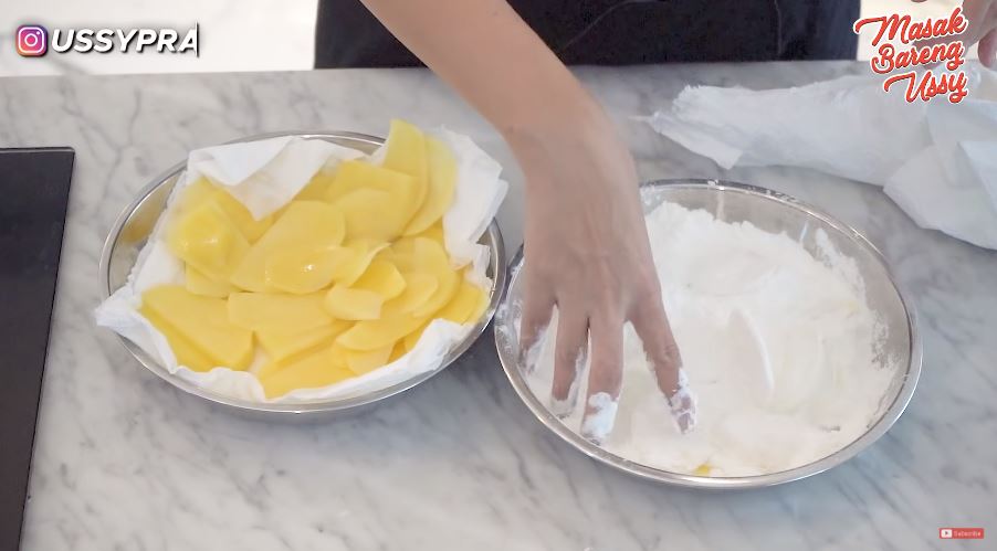 9 Cara Ussy Sulistyawati bikin keripik kentang crispy tanpa pengawet