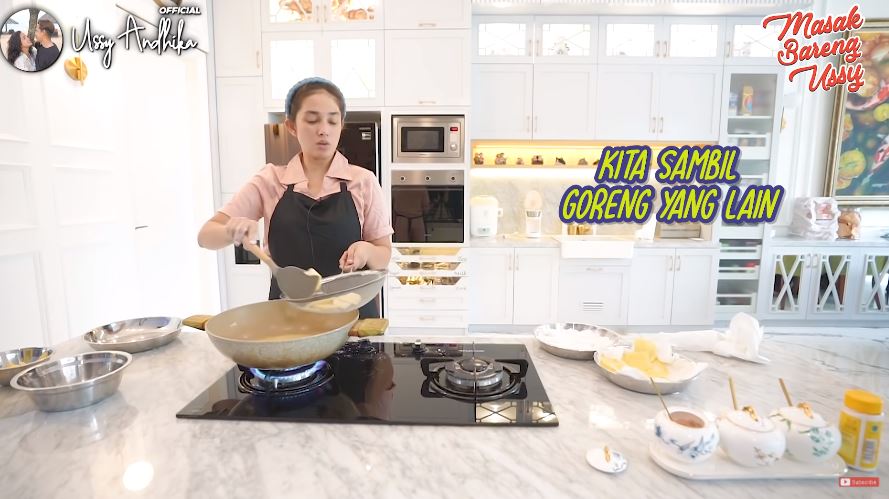 9 Cara Ussy Sulistyawati bikin keripik kentang crispy tanpa pengawet