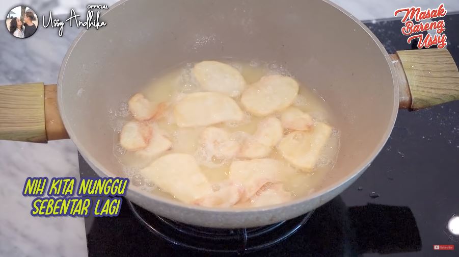9 Cara Ussy Sulistyawati bikin keripik kentang crispy tanpa pengawet
