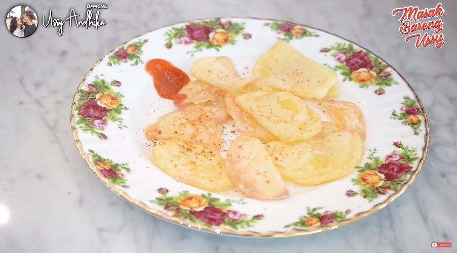 9 Cara Ussy Sulistyawati bikin keripik kentang crispy tanpa pengawet