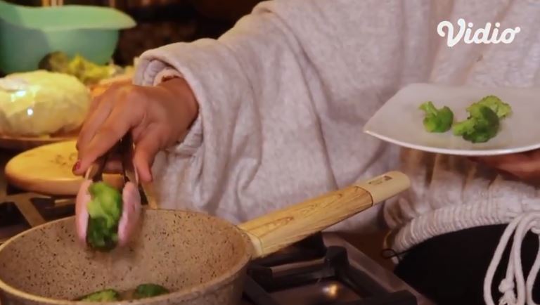 8 Trik Lesty Kejora masak makanan sehat saat hamil besar, mudah ditiru