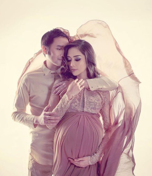 Resmi cerai, 11 potret penuh kenangan Ririn Dwi Ariyanti & Aldi Bragi