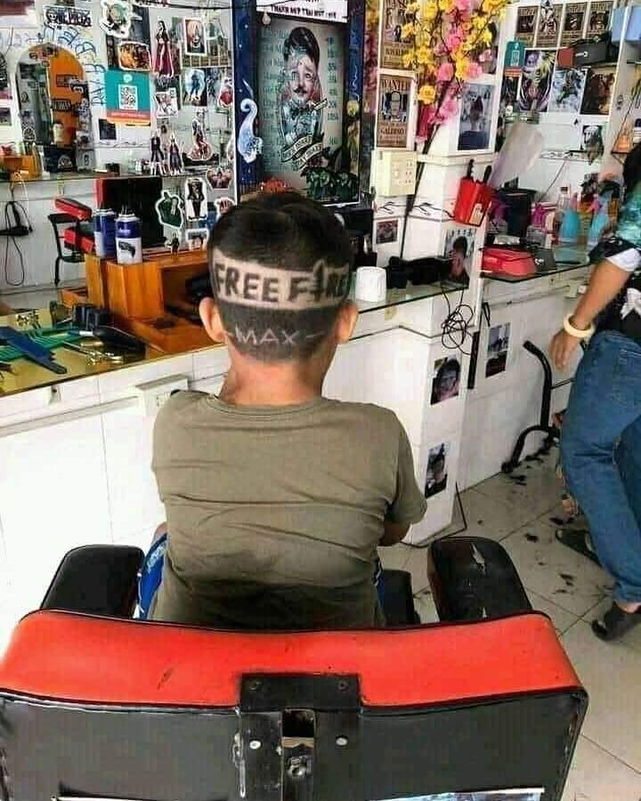 13 Cara lucu orang lagi nge-game, tingkahnya ada-ada aja