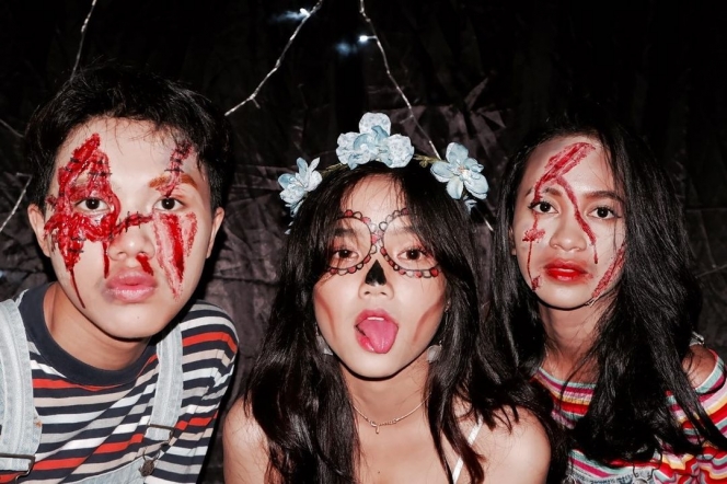 11 Potret lawas Fuji dengan gaya rambut panjang, cantik paripurna