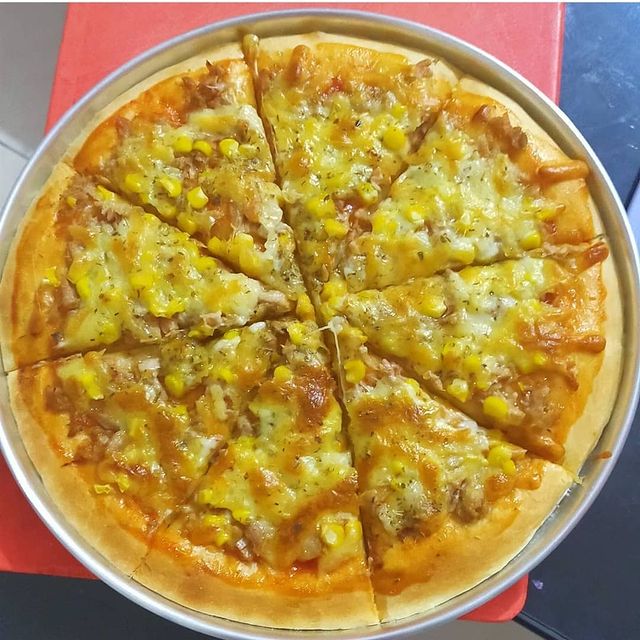 13 Cara membuat aneka pizza tuna rumahan, lezat pakai keju melimpah