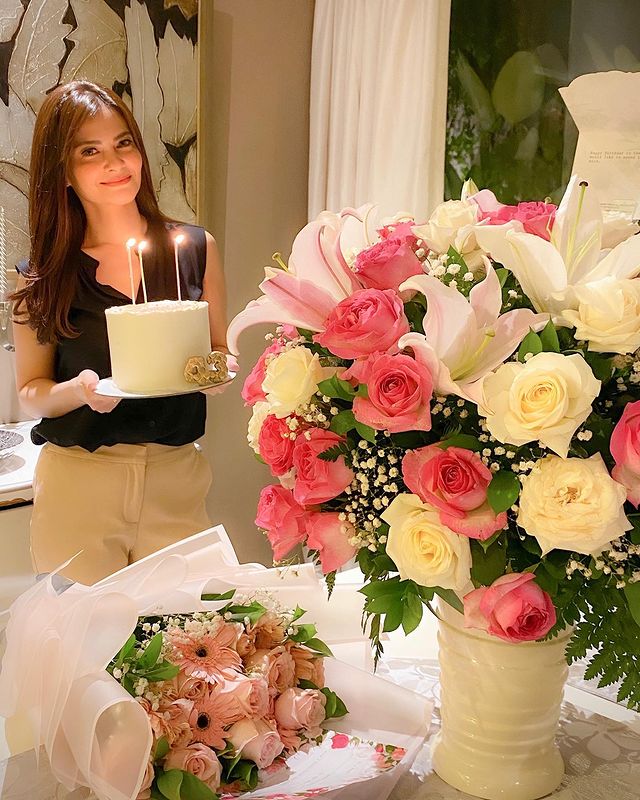 Potret kue ulang tahun 9 presenter, punya Ivan Gunawan elegan