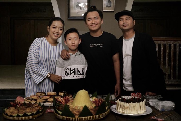 Potret kue ulang tahun 9 presenter, punya Ivan Gunawan elegan