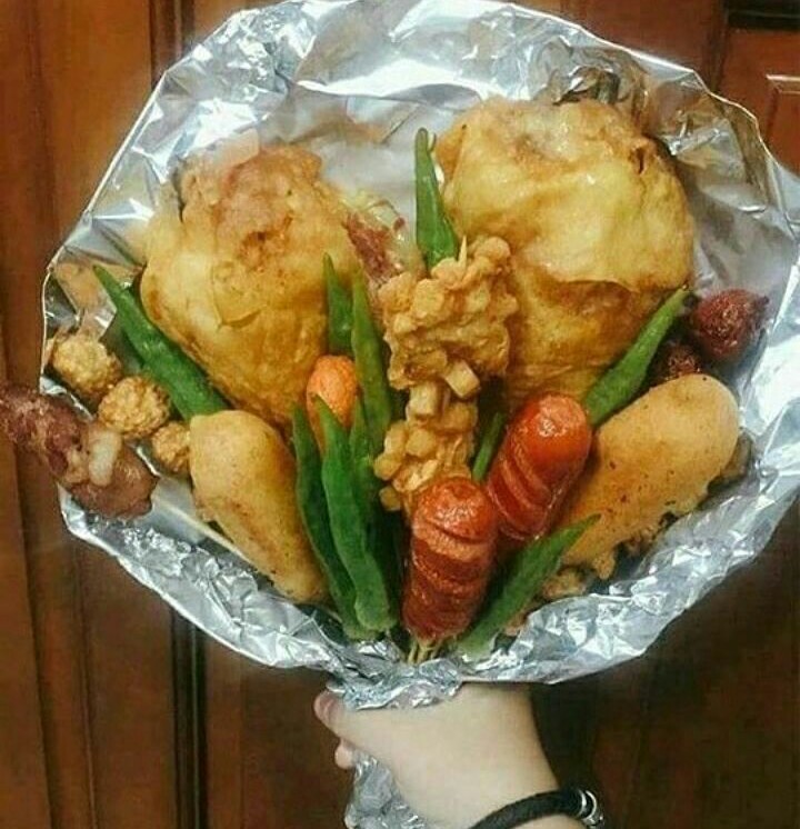 21 Potret tak terduga saat beli gorengan ini bikin senyum tipis