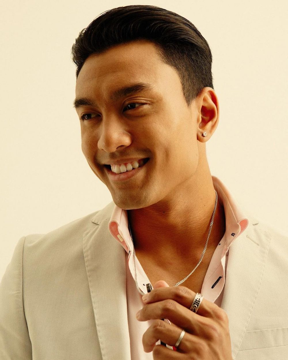 Dijodohkan dengan Fuji saat di Bali, ini 11 potret Austin Alexander